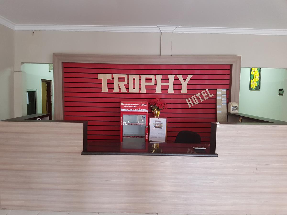 Trophy Hotel Sumbawa Besar Exterior foto